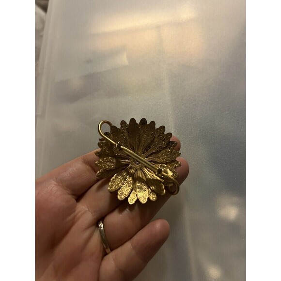 Gold Tone Round Filigree Flower Fashion Brooch Scarf Lapel Pin - Picture 3 of 3